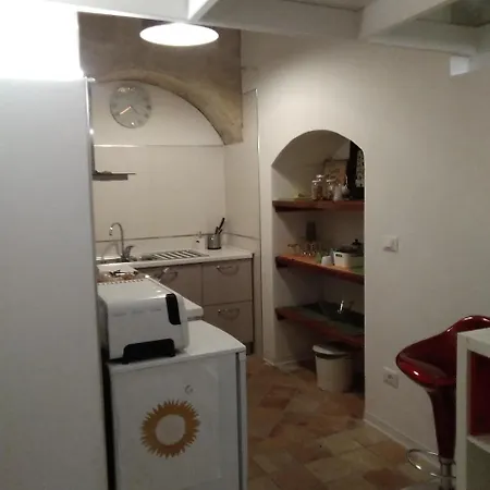 Sole Di Paglia Giu Matera